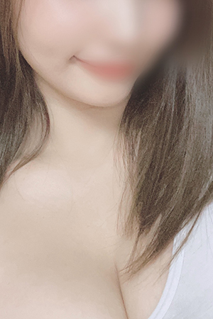 川村えれな